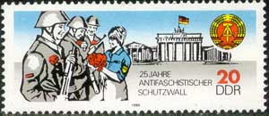 Солдаты армии ГДР,Бранденбургские ворота