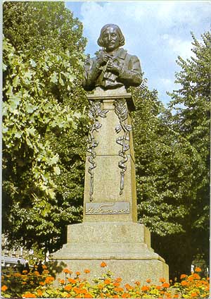 Памятник Гоголю в Харькове
