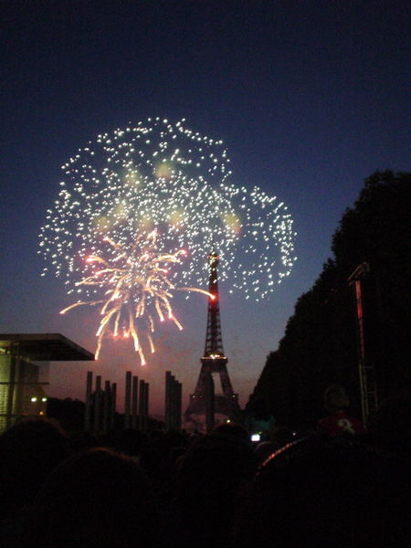 День взятия Бастилии (L'anniversaire de la prise de la Bastille) или просто 14 июля (Le Quatorze Juillet)