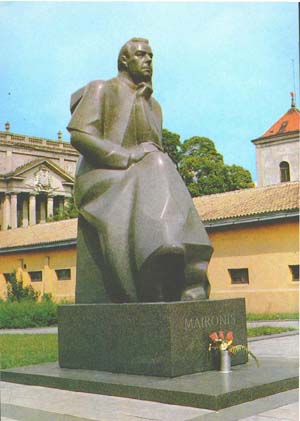 Памятник Майронису в Каунасе